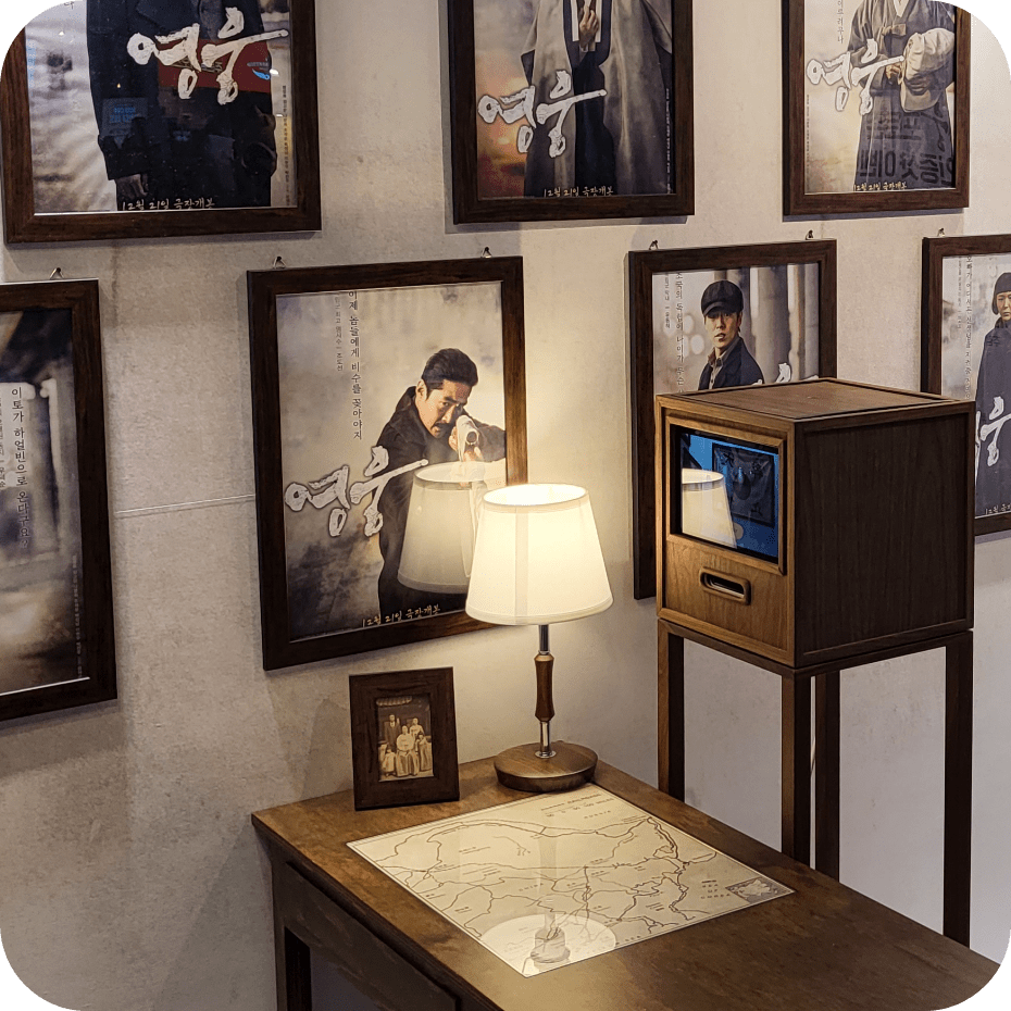 レシート写真機 wooden booth at the Hero promotion space