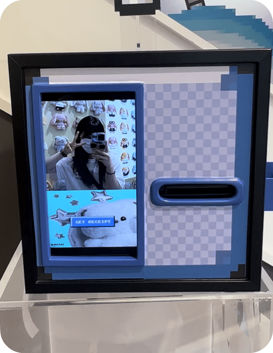 レシート写真機 capture screen at the NewJeans bunini pop-up