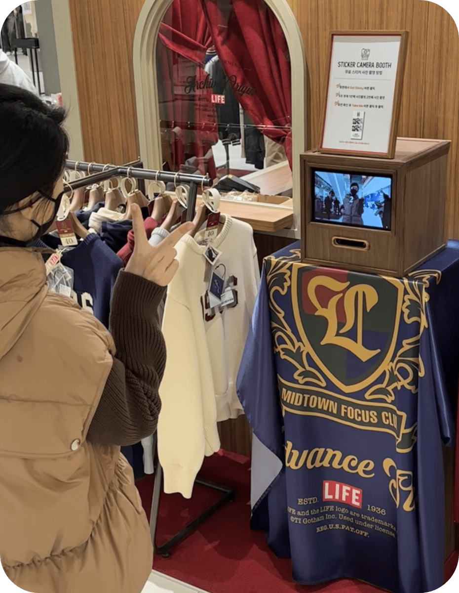 レシート写真機 sticker camera booth at the LIFE store