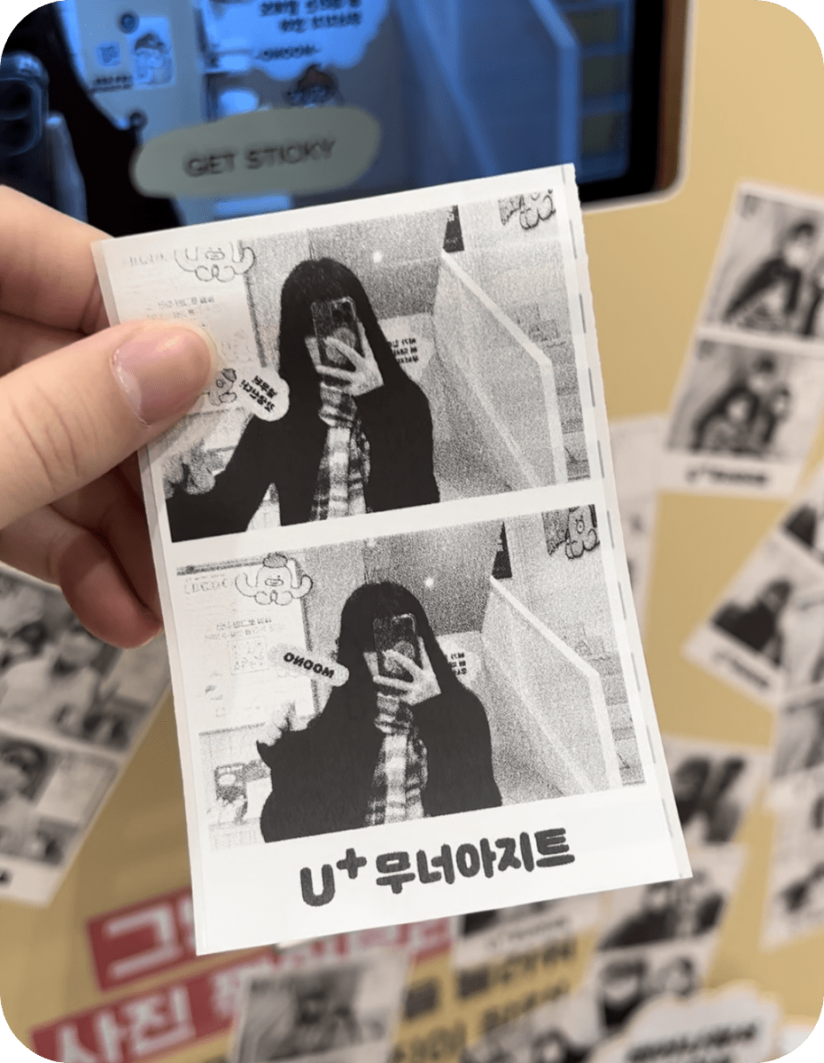レシート写真機 sticker printed at the LG U+ character pop-up