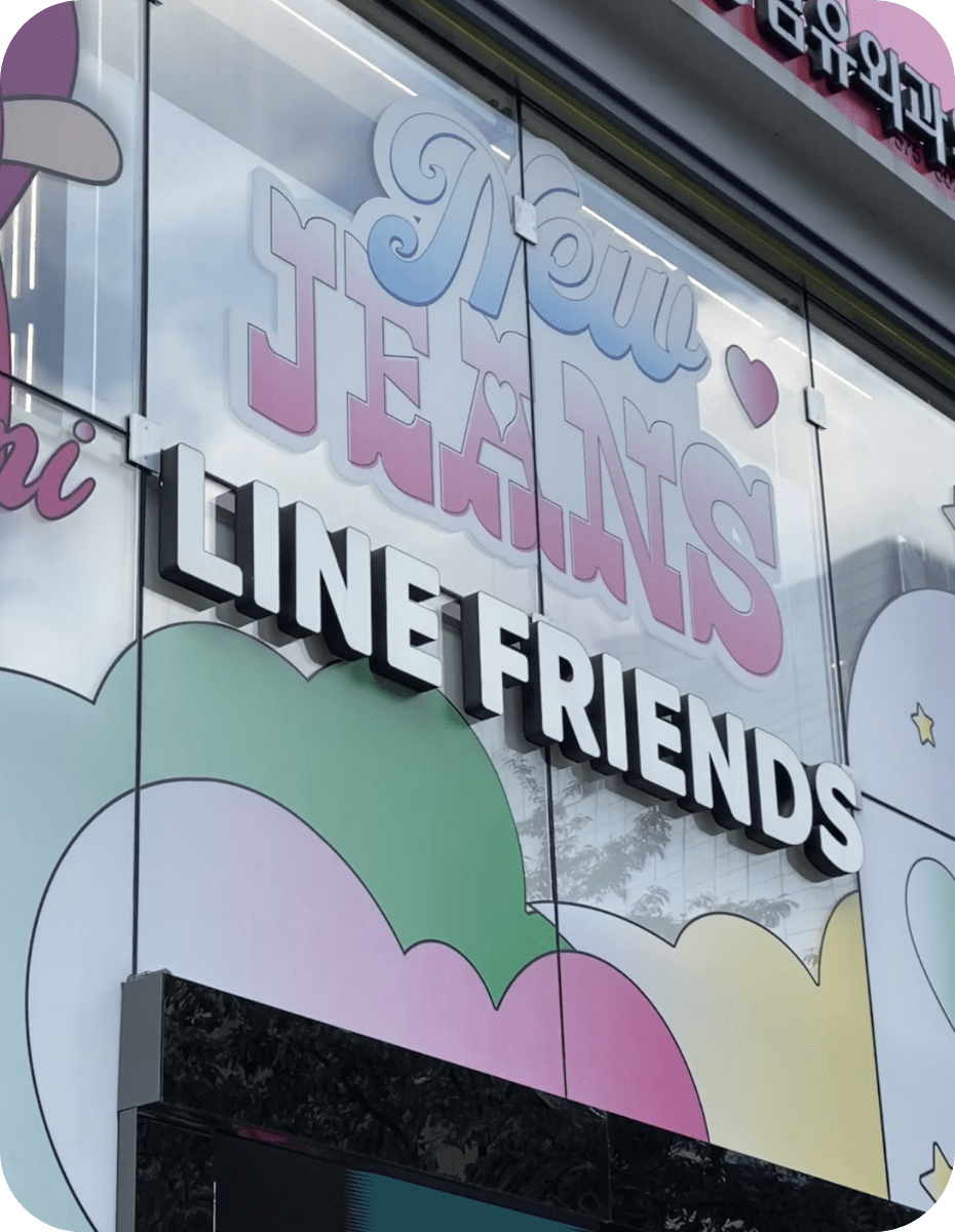 レシート写真機 venue of the NewJeans x LINE FRIENDS store